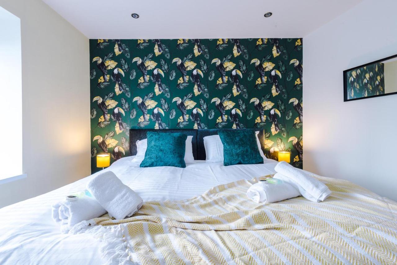 Rest & Recharge At The Station Apartments Manchester Exterior photo